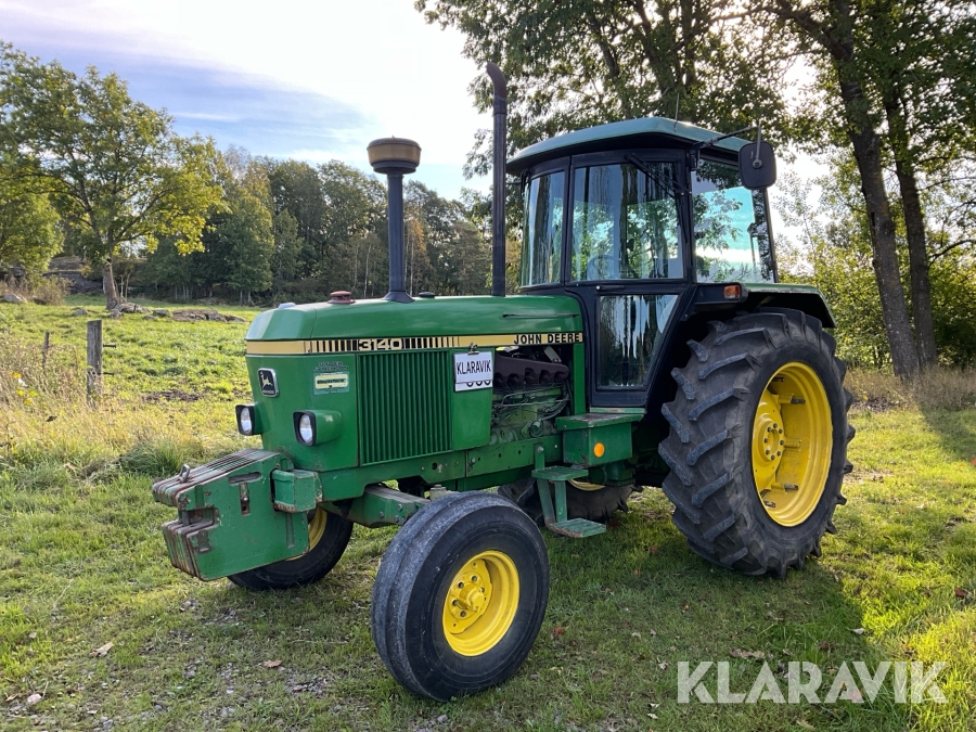 Traktor John Deere 3140