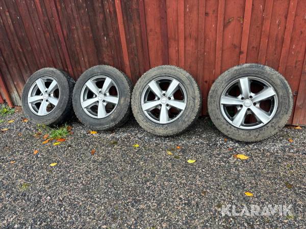 Däck med fälg 235/65R17