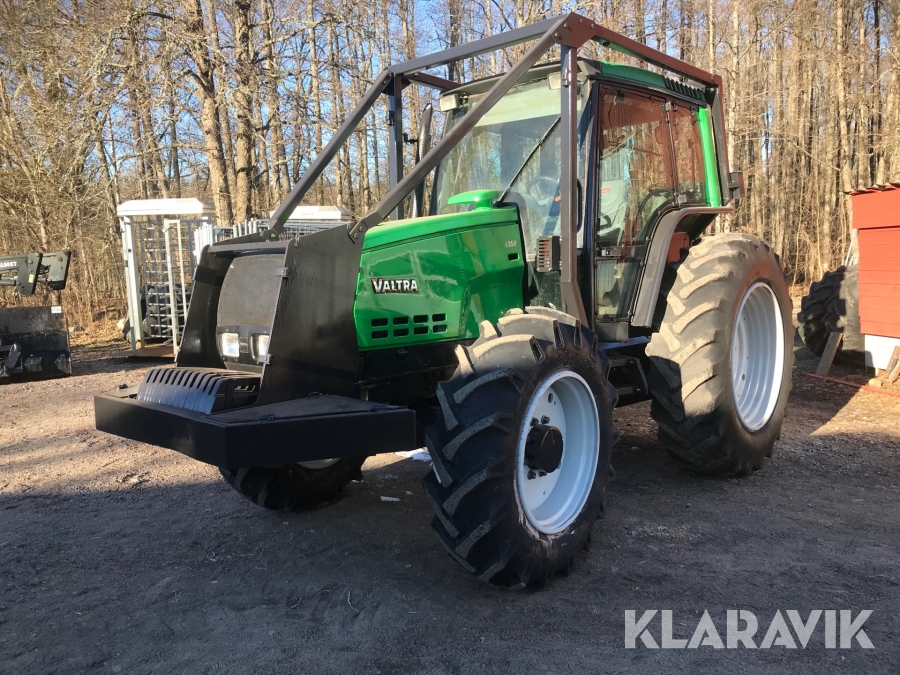 Traktor Valtra 6350 Twintrac skogsutrustad