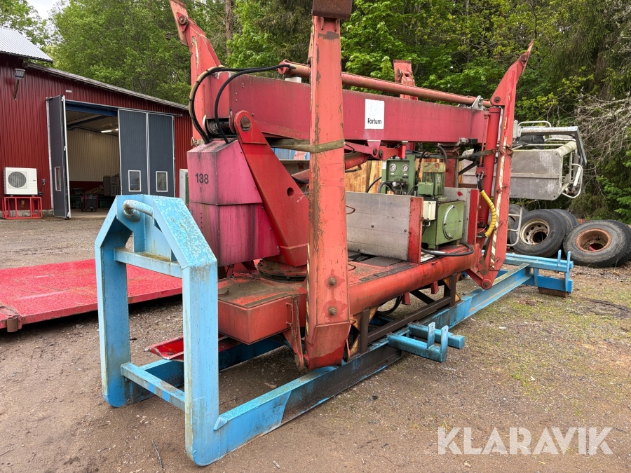 Bomlift på lastväxlarram Denkalift med stödben