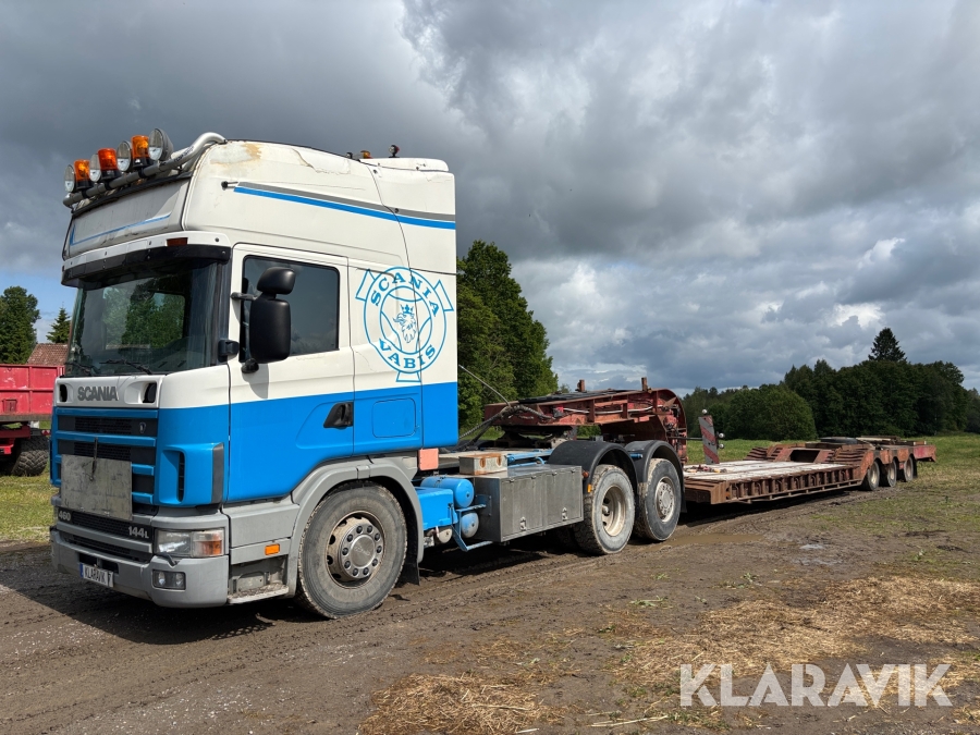 Trailerdragare Scania R144lb6x2*4nb460 med Maskintrailer 