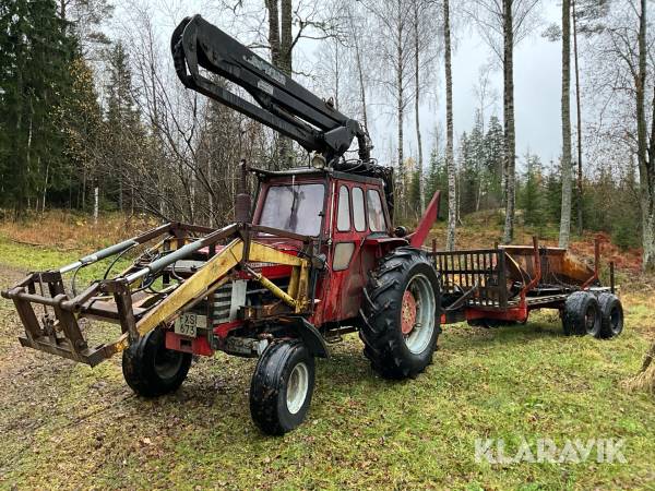 Traktor Massey Ferguson 175 med kran och skogsvagn