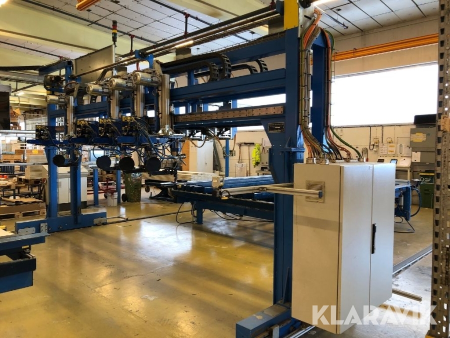 Spikmaskin för ytterväggspanel Randek