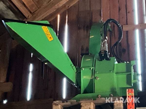 Flishugg Farmi Forest Wood Chipper 100 med Avant fäste