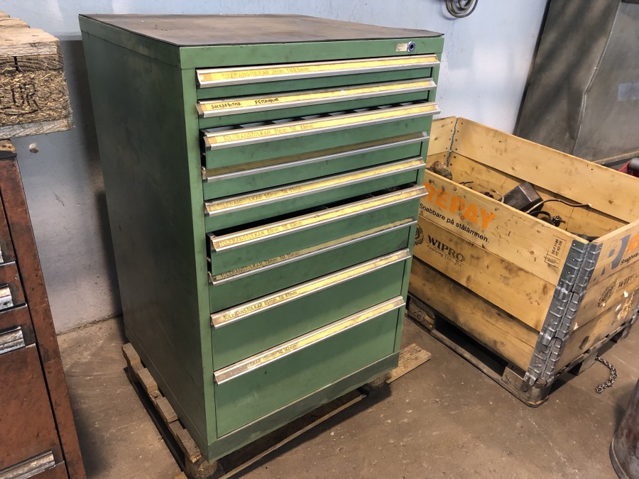 Skåp med svarv & frästillbehör