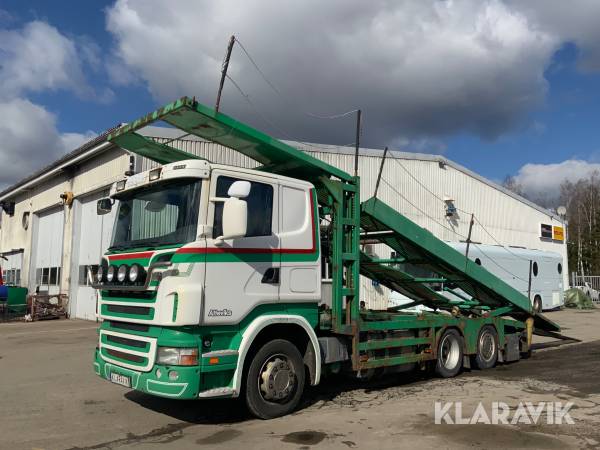 Lastbil Scania R500 för biltransporter V8