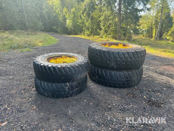 Traktordäck med fälg John Deere 5100