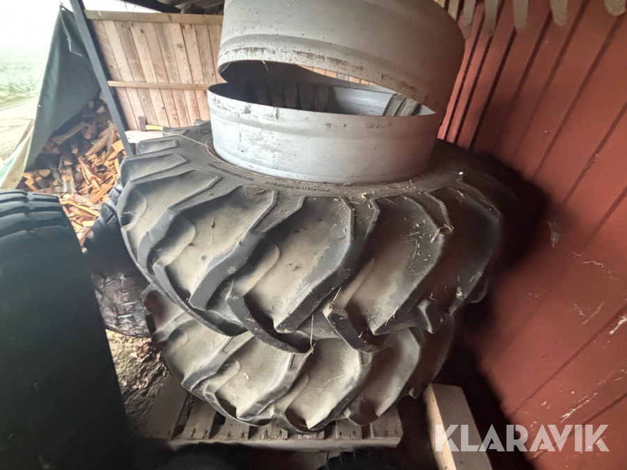 Dubbelmontage Massey Ferguson 18.4R38 2st med 12 spännare