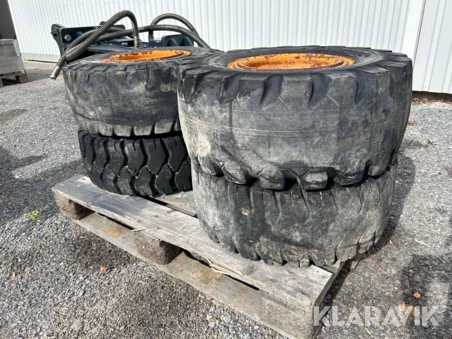 Däck med fälg till truck Continental 27x10-12
