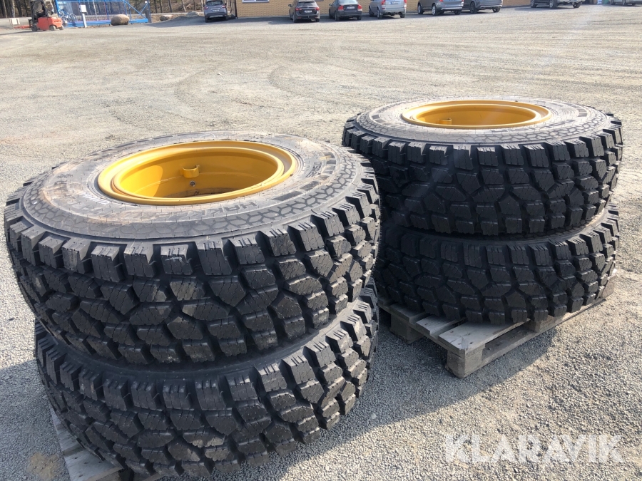 Entreprenaddäck på fälg Nokia Hakkapeliitta Loader 17,5 R25