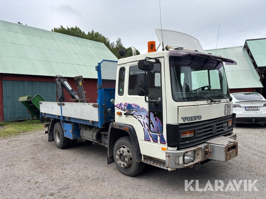 Kranbil Volvo FL 611 med tippflak