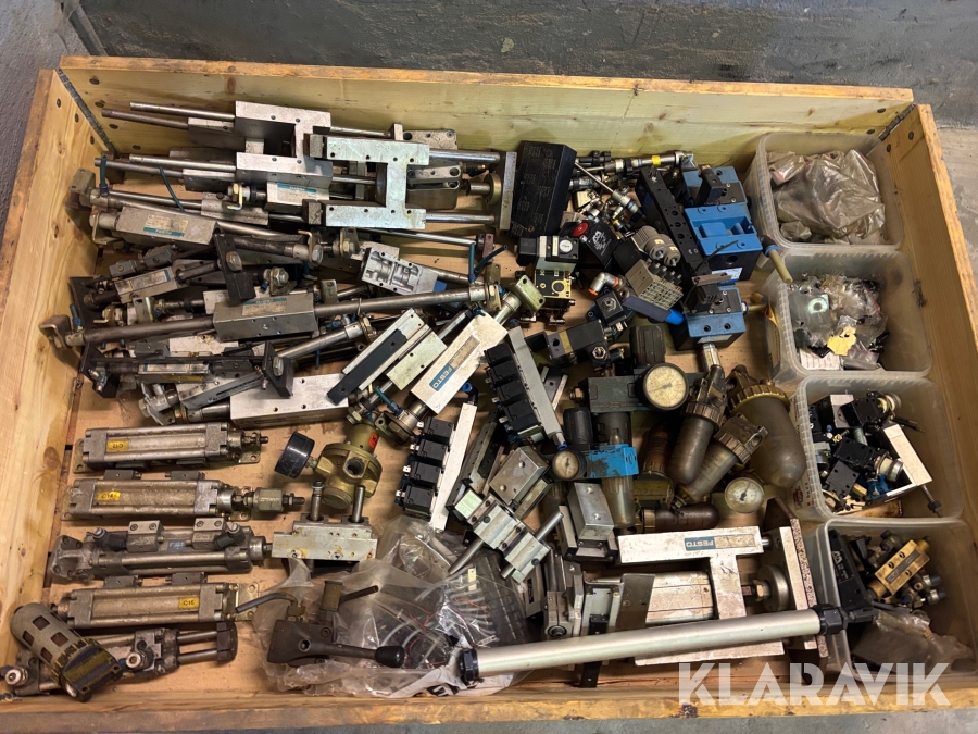 Pall med diverse Pneumatikdelar Festo tryckkolvar ventiler