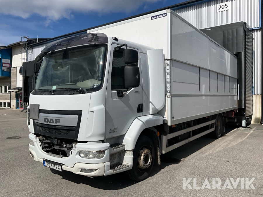 Distributionsbil DAF LF 260 med höj & sänkbart skåp och bakgavellyft