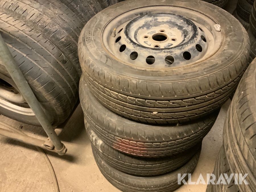 Personbilsdäck på plåtfälg Nordex 185/60R15 4 st sommardäck