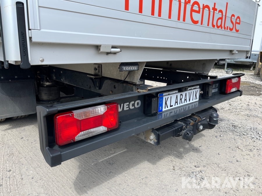 Lätt Lastbil med kran Iveco 35-180 HiMatic