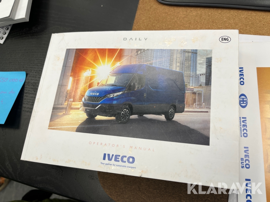 Lätt Lastbil med kran Iveco 35-180 HiMatic