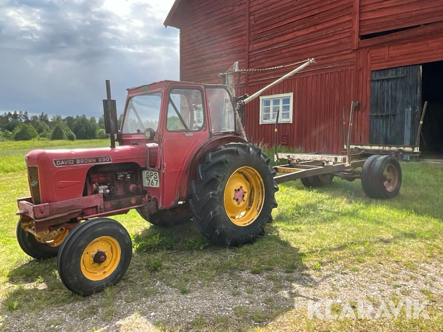Traktor David Brown 990 med timmervagn