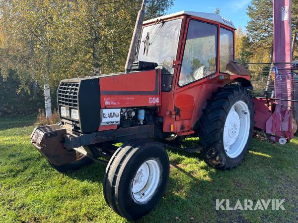 Traktor Valmet 604 med snöslunga