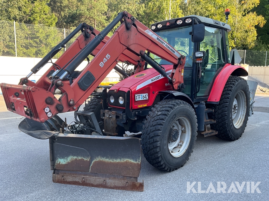 Traktor Massey Ferguson 5435  med frontlastare 945 och tillbehör