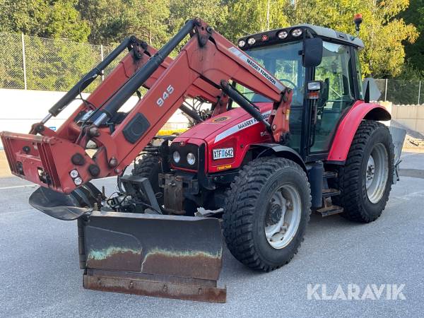 Traktor Massey Ferguson 5435  med frontlastare 945 och tillbehör
