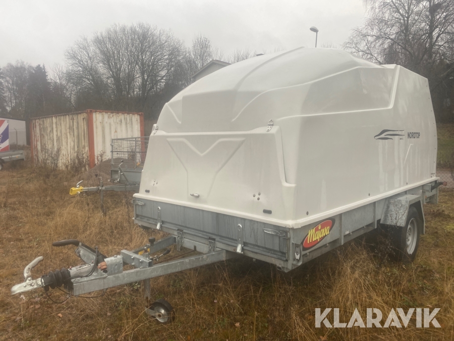Personbilssläp med kåpa Majava 1350 kg