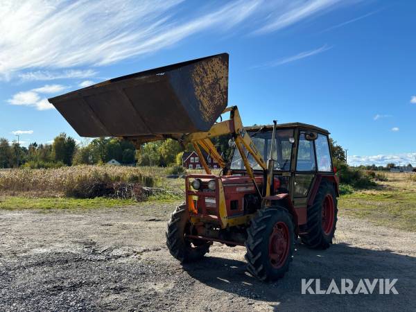 Traktor Zetor 6748