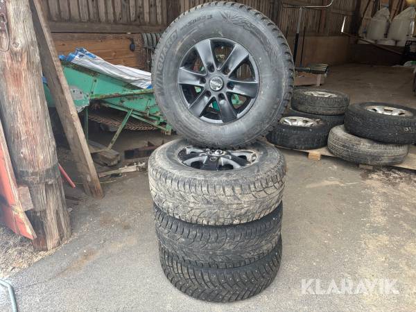 Däck och fälg till Toyota Hilux Hilux 235/75-15 4st Vinterdäck