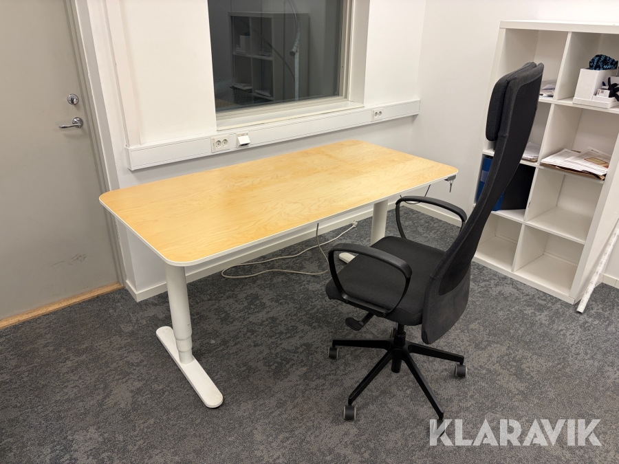 Skrivbord höj och sänkbart med kontorsstol