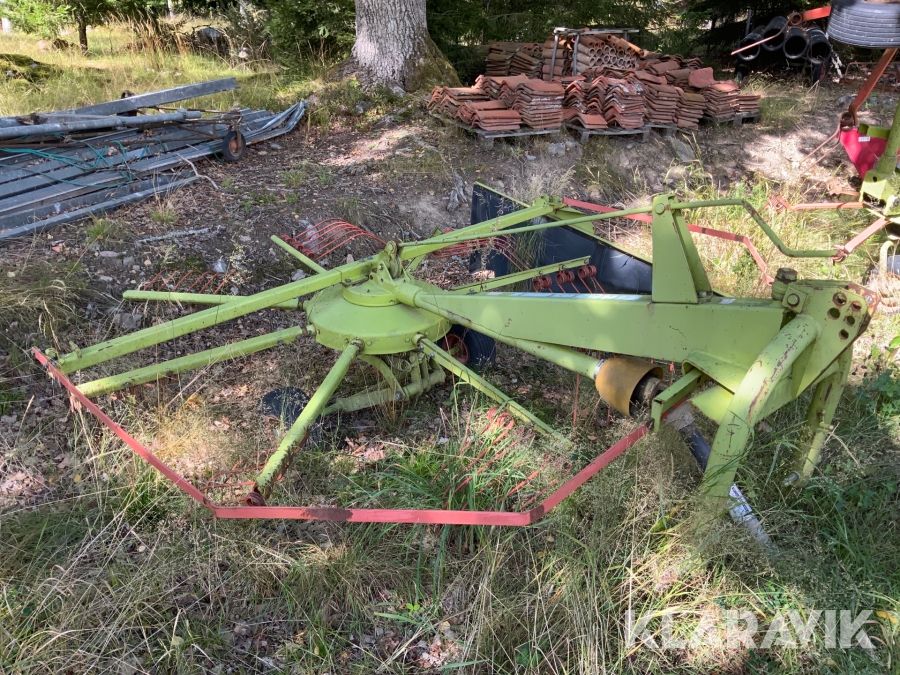 Utrustning till hö balpress, balvagn, slåtterkross, strängare och vändare