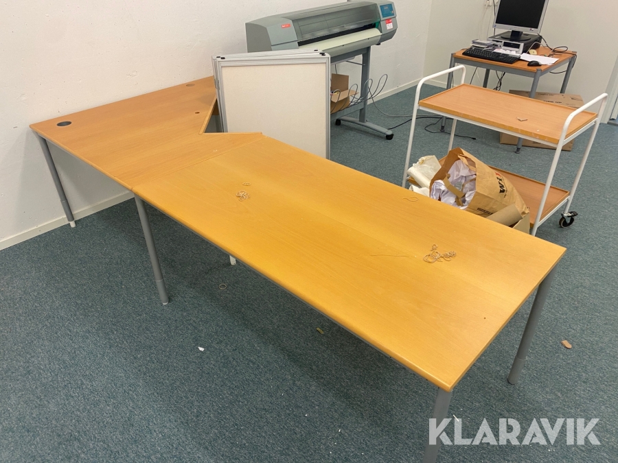 Skrivbord och rullvagn