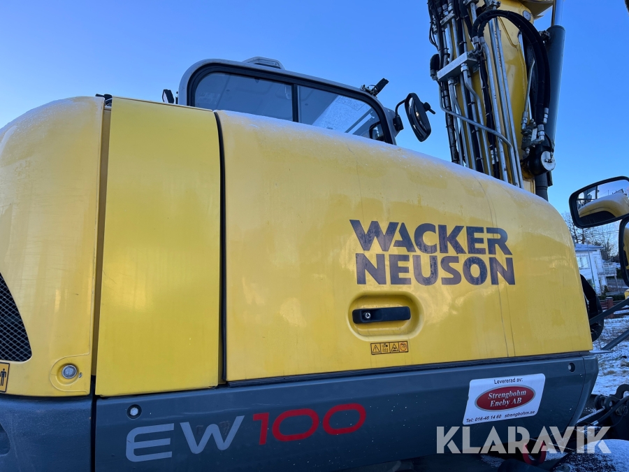 Grävmaskin Hjulgrävare Wacker Neuson EW100 med tippvagn och flera redskap