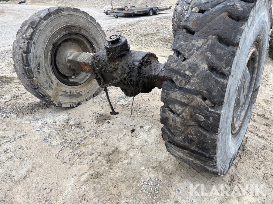 Framaxel med däck Spicer