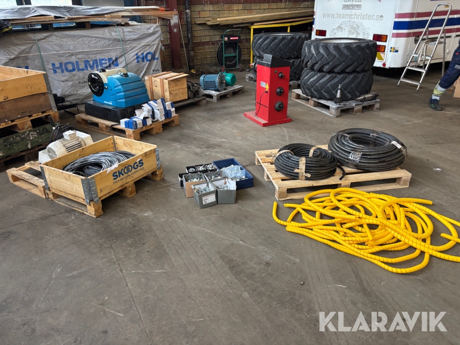 Hydrauliskt slangpress Finn-Power 32MS20 med tillbehör 