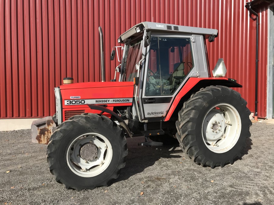 Traktor MF 3050