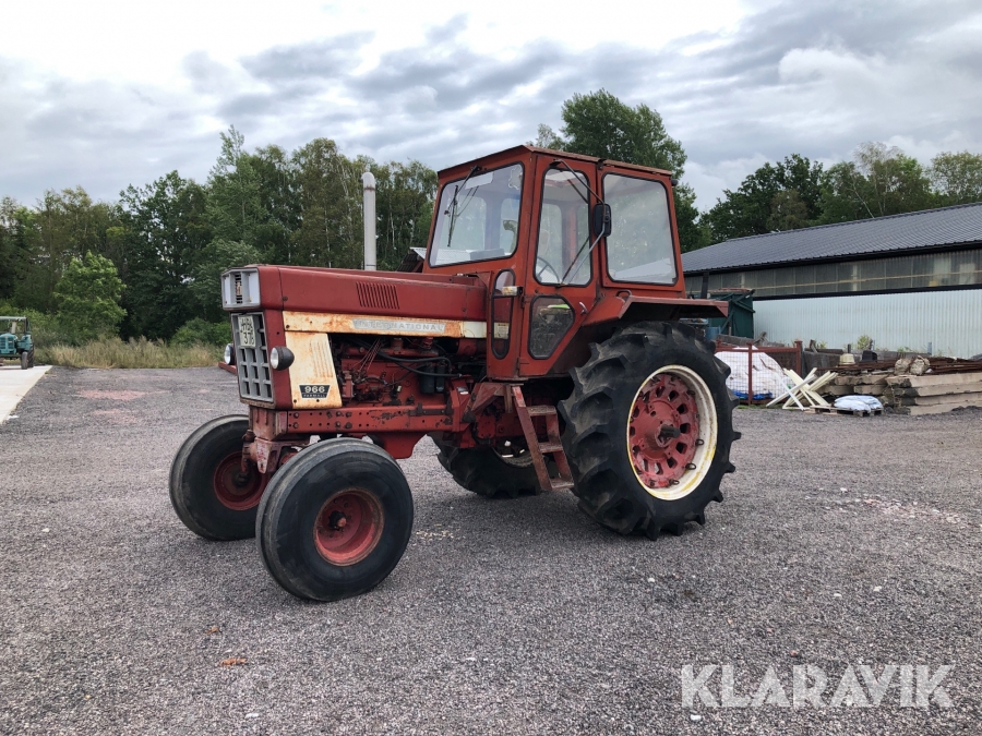 Traktor International 966 Farmall 