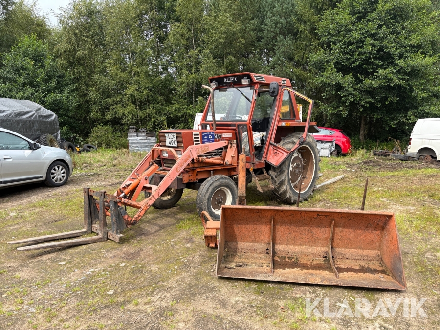 Traktor Fiat 580 med frontlastare