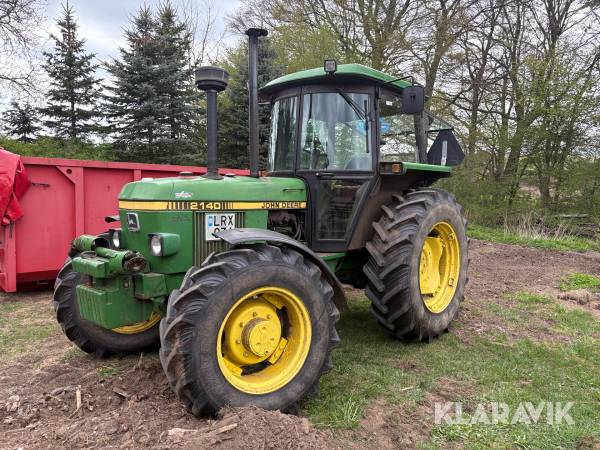 Traktor John Deere 2140