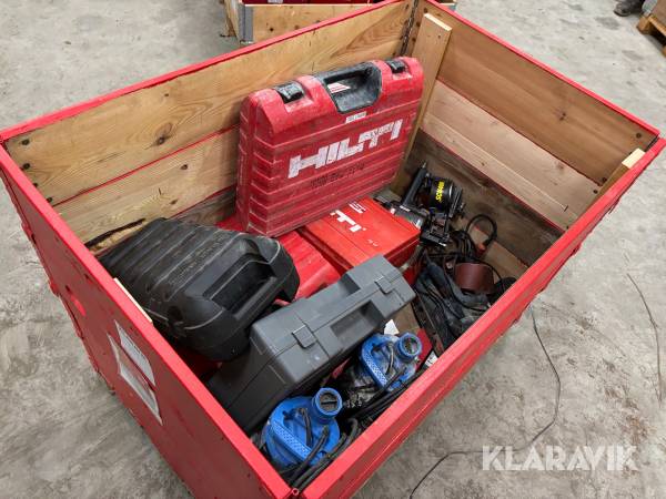 Pall med diverse byggmaskiner