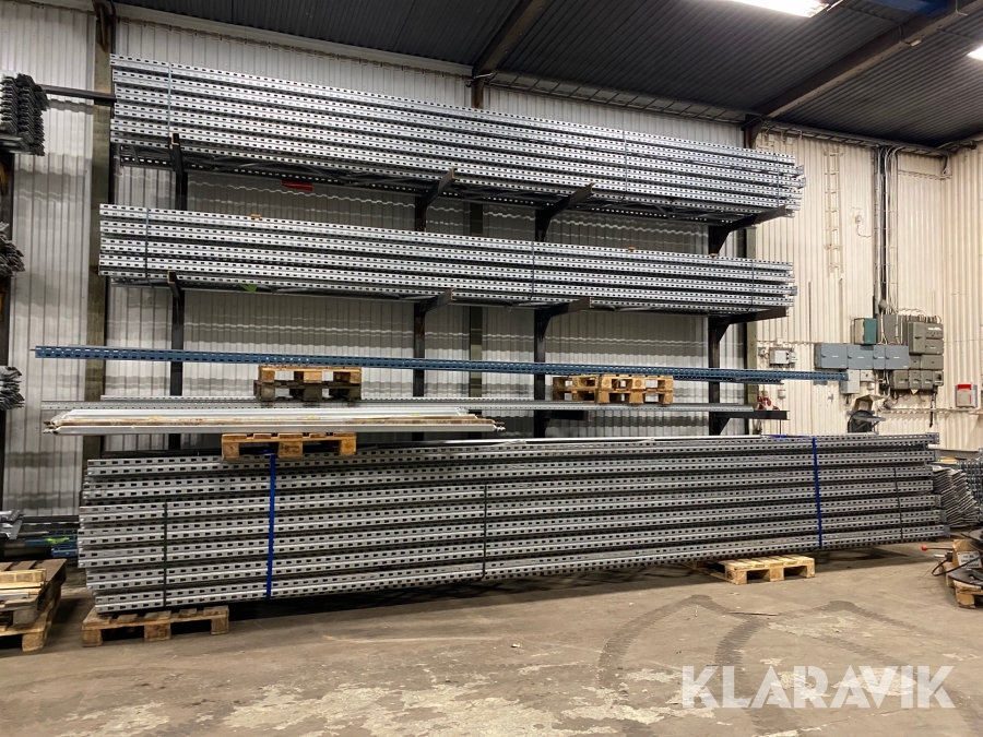 Lagerinredning halvpall ställage Constructor Rack 83