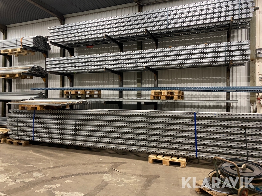 Lagerinredning halvpall ställage Constructor Rack 83