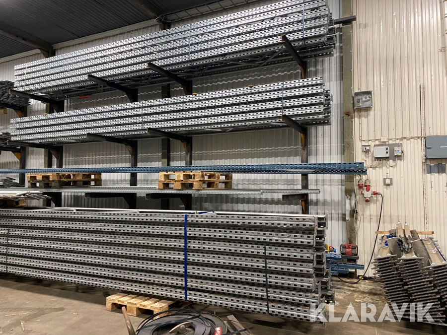 Lagerinredning halvpall ställage Constructor Rack 83