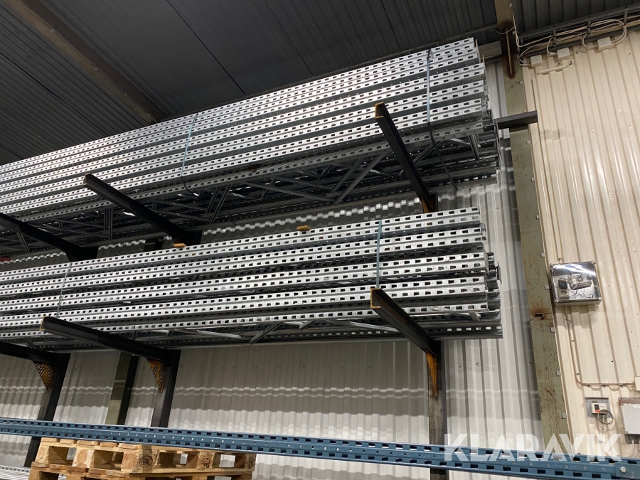 Lagerinredning halvpall ställage Constructor Rack 83