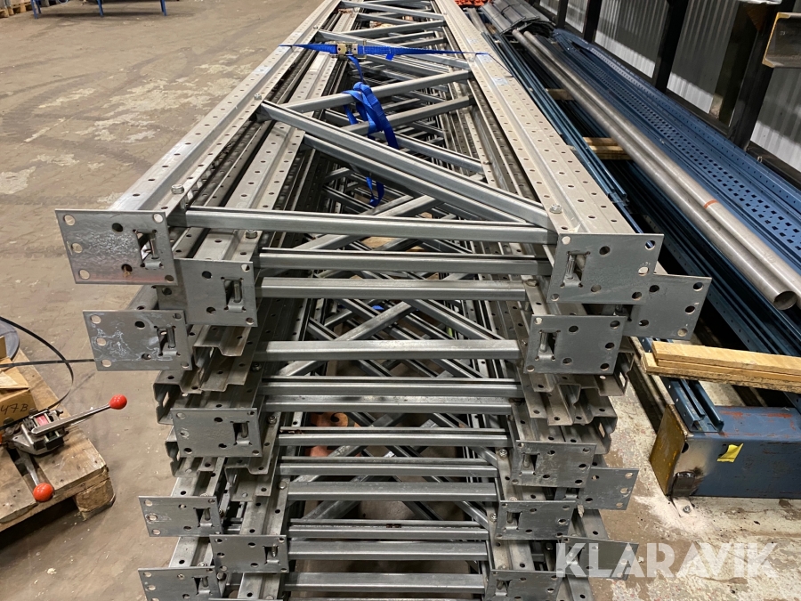 Lagerinredning halvpall ställage Constructor Rack 83