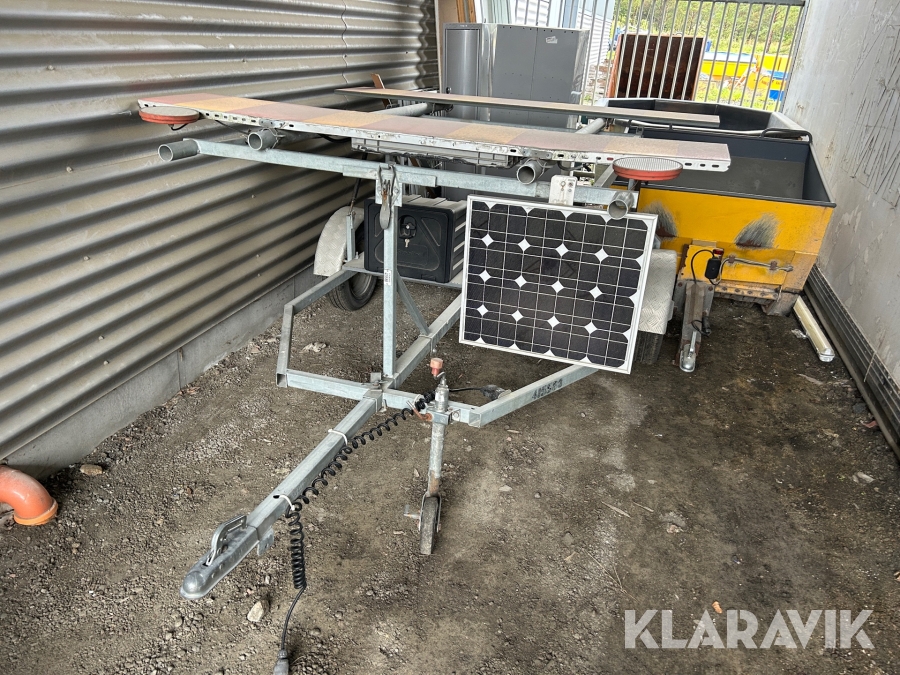 Skyltvagn Berlex med solcell och förvaringslåda