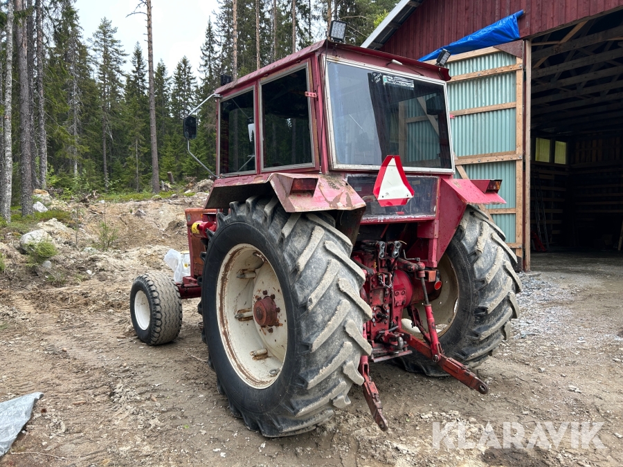 Traktor International 946