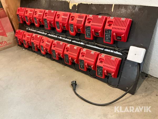 Laddare Milwaukee M12-18FC, M12-18C laddstation med 16 st