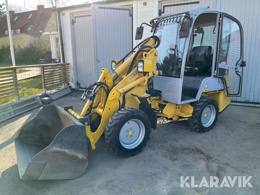 Kompaktlastare Mustang KL 178 med skopa och gafflar