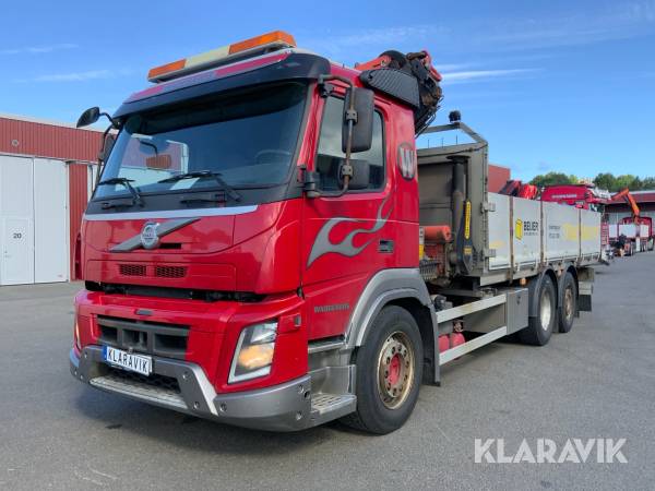 Kranbil Volvo FM med lämflak