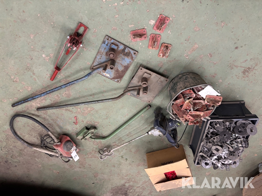 Parti med betongmaskiner samt tillbehör