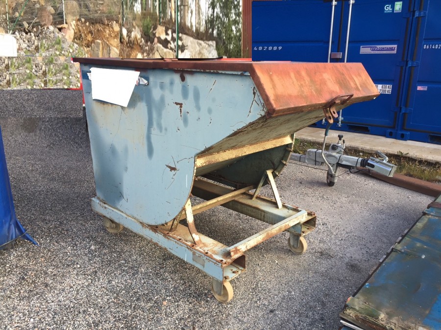 Tippcontainer till truck